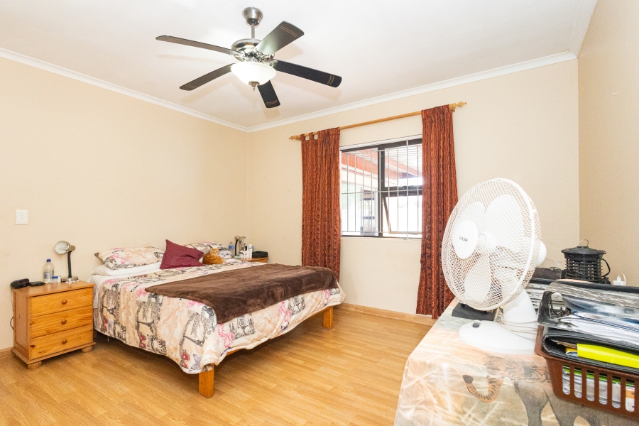 3 Bedroom Property for Sale in Uitzicht Western Cape